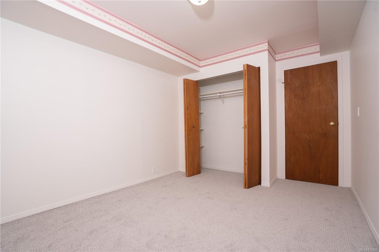 998 McBriar Ave