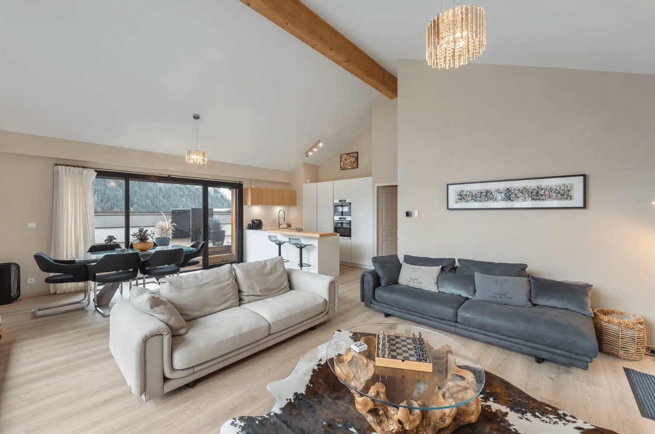 SUNNY CHATEL PENTHOUSE 