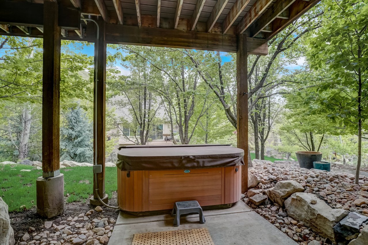 1382 E Meadow Valley Dr