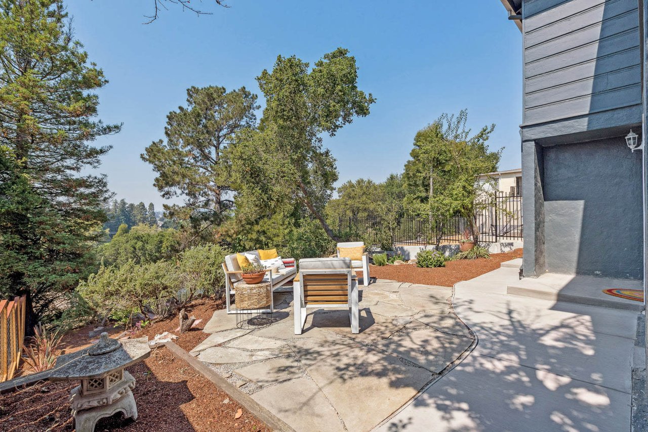 2455 Frances St