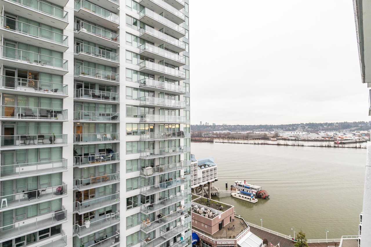 1705-988 Quayside Dr