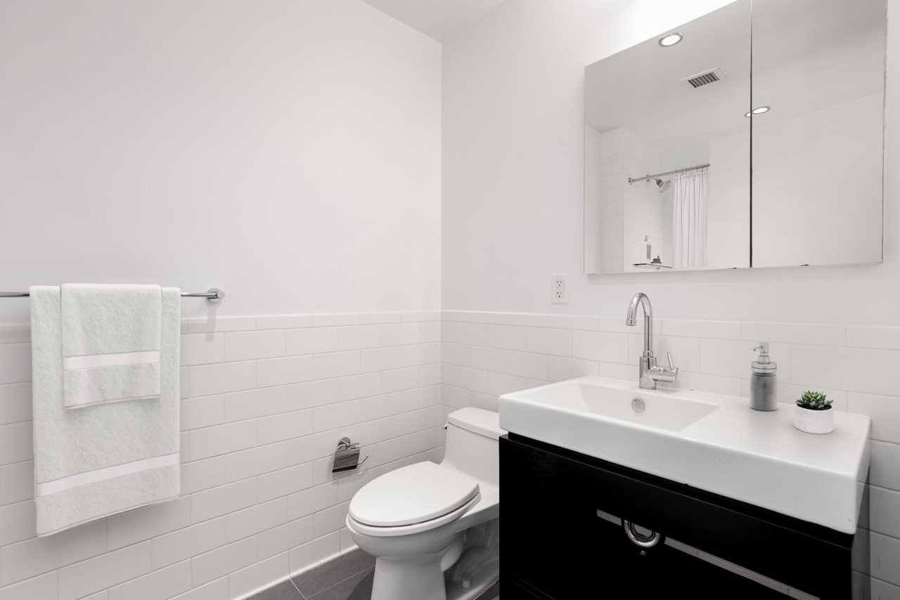 550 West 54th Street, Apt 25V