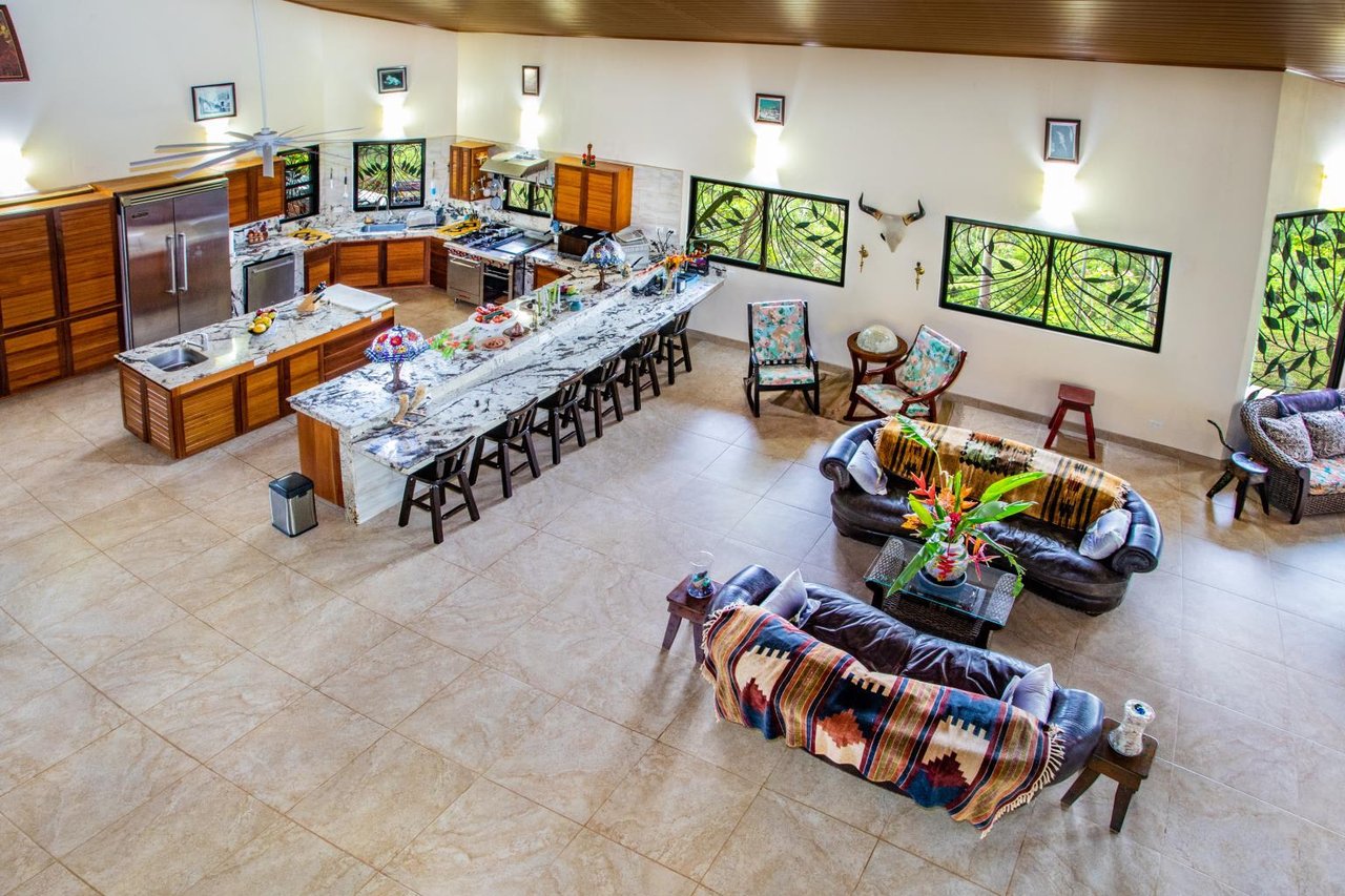 Incredible 7,000 Ft2 Ocean View Home With 200 Acre Reserve!