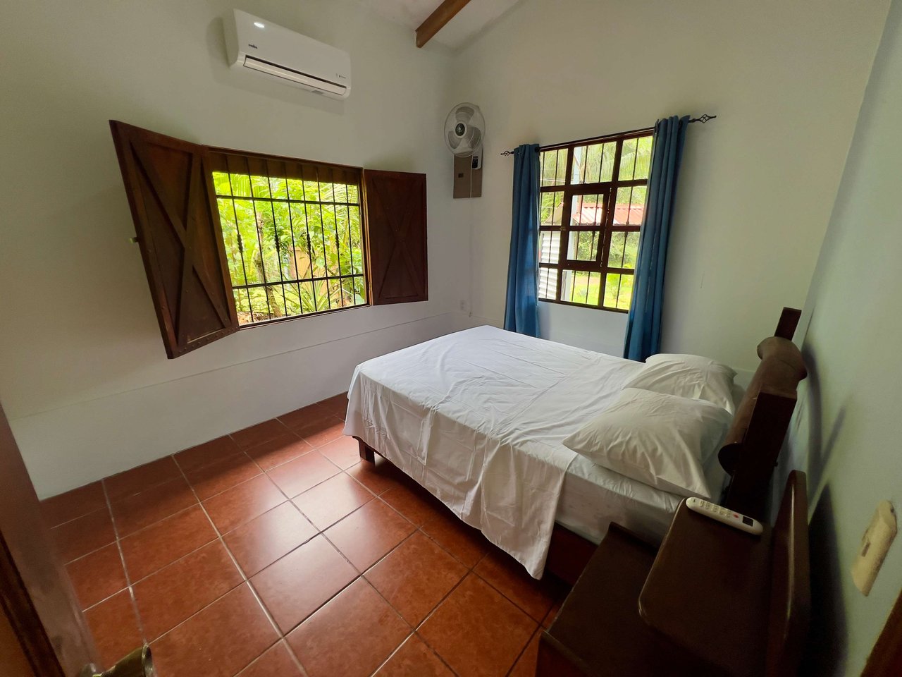 Affordable Wooden Cabañita, 2 bed, 1 bath. 