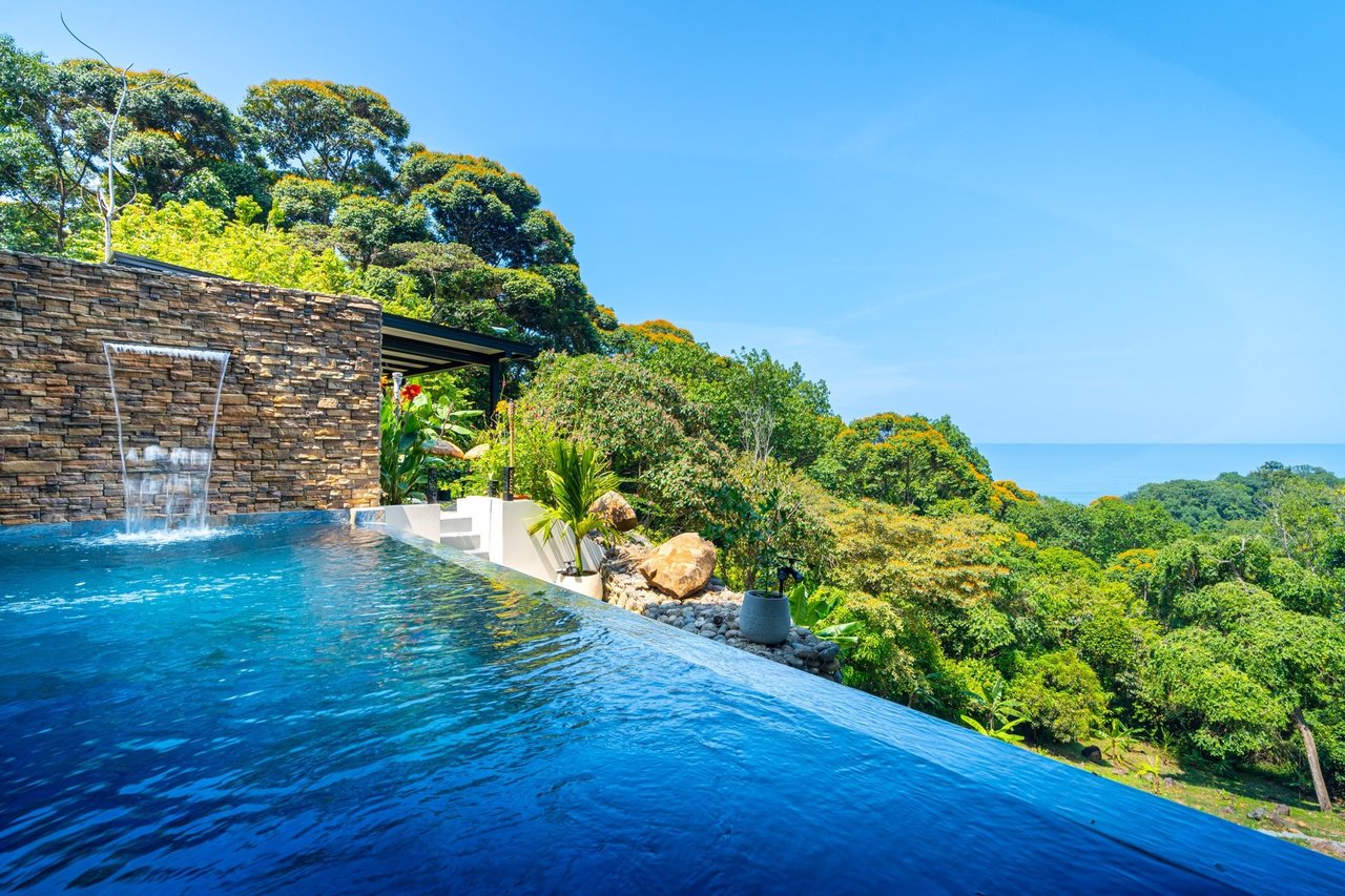 Modern Tropical Infinity Pool Home, Dominical, Puntarenas