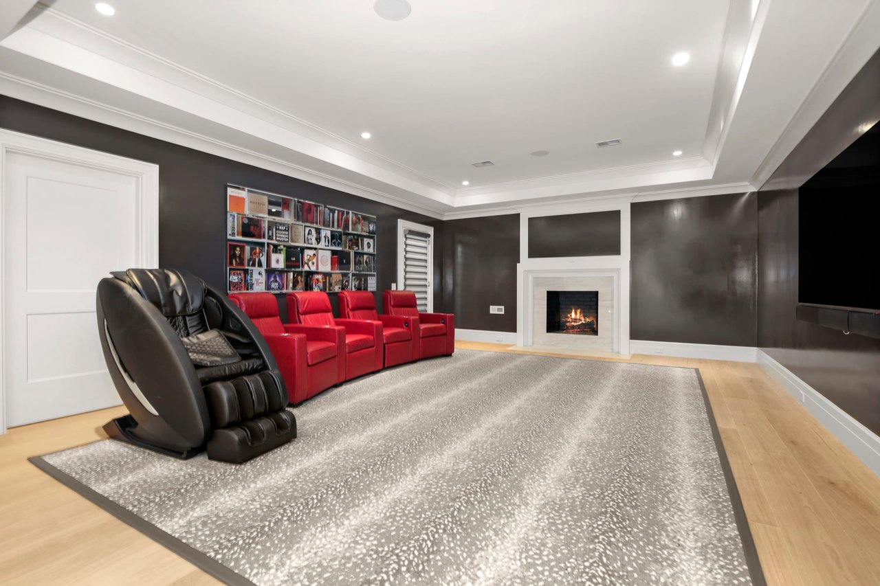 18 Mayflower Parkway