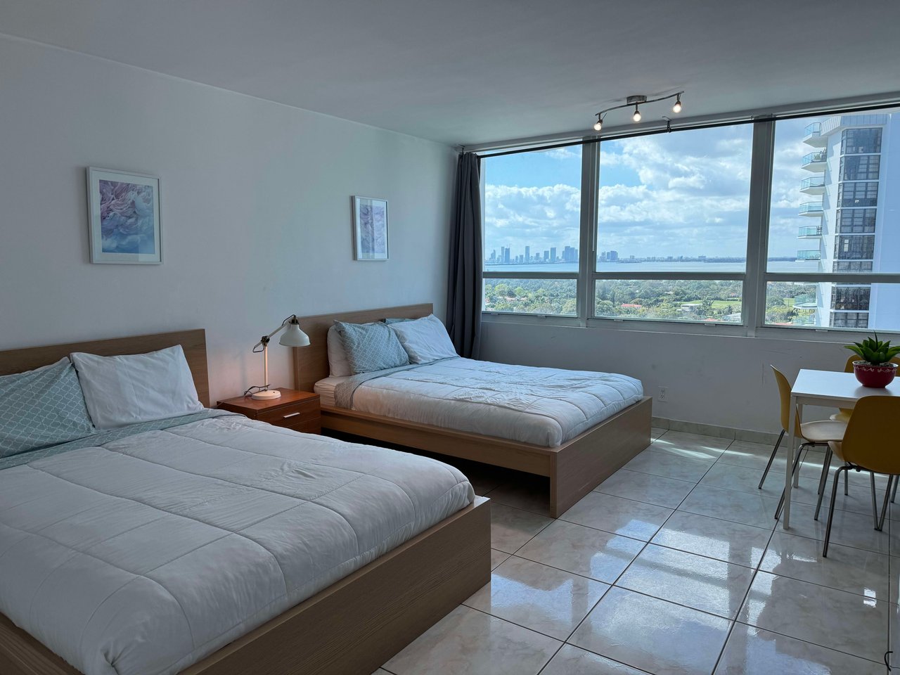5445 Collins Ave #1606 Maimi Beach FL-33140