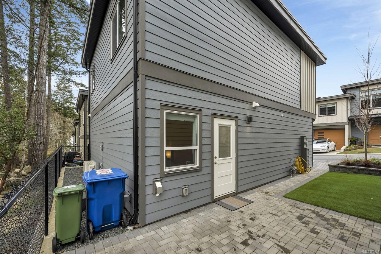 2214 Echo Valley Rise, Langford