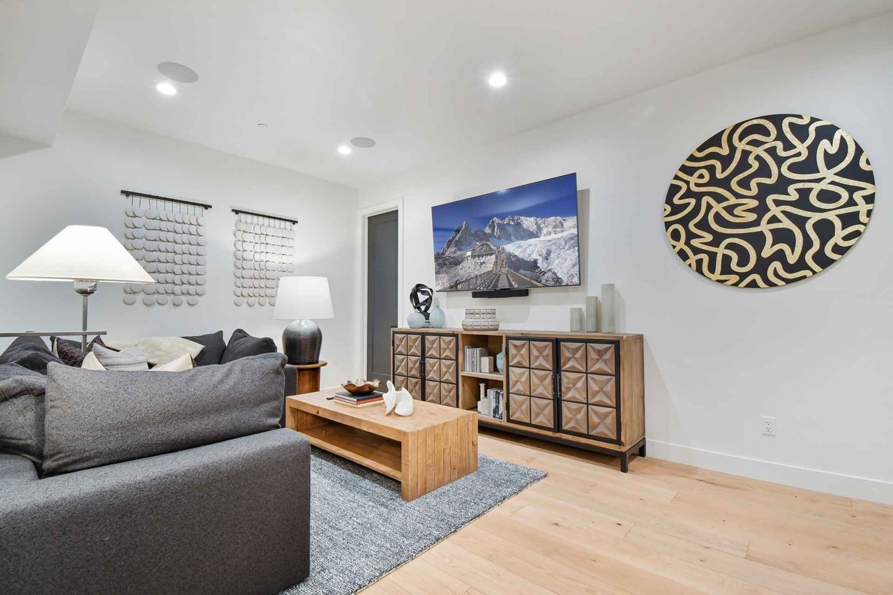 1125 Park Ave
