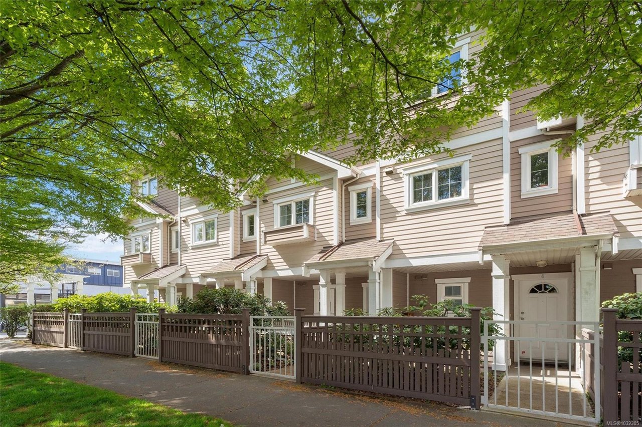 3-1870 Cook St, Victoria