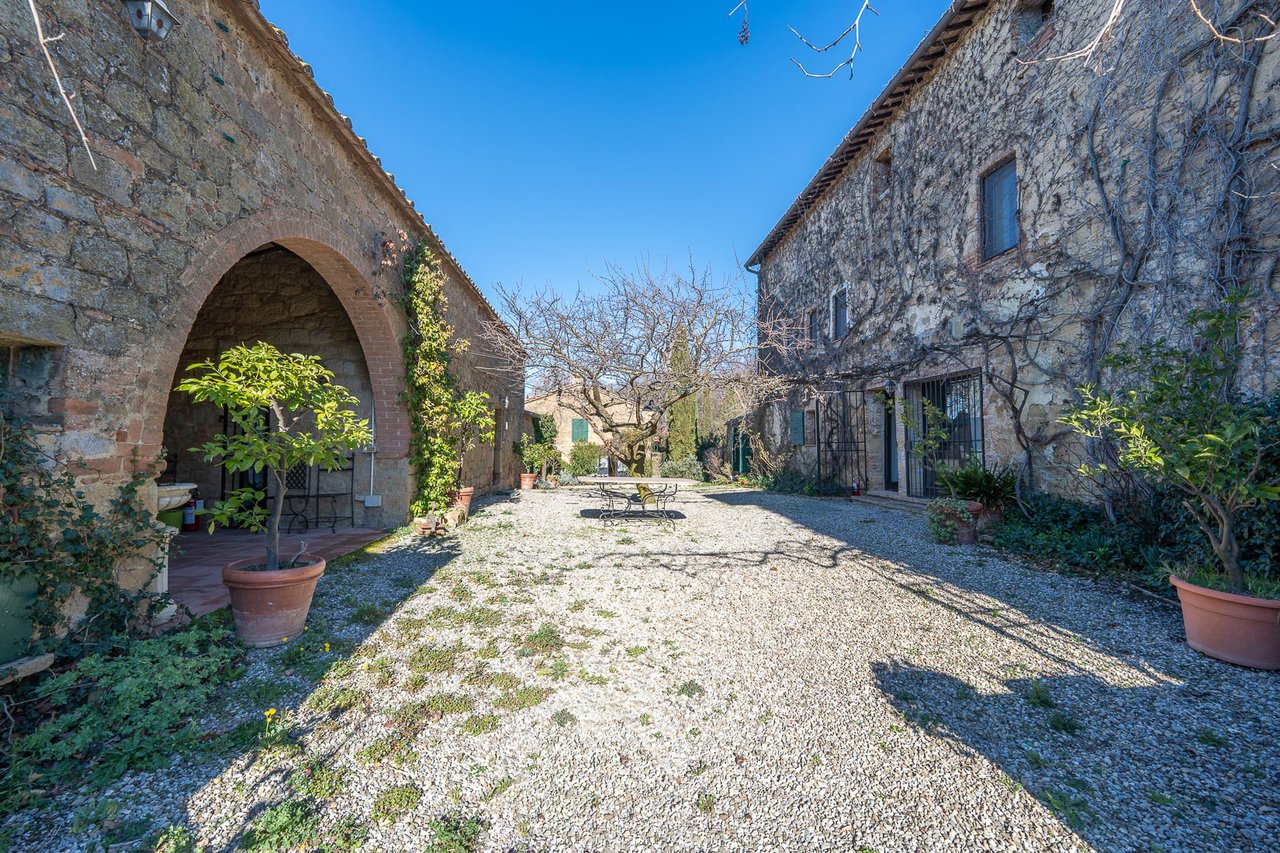 IL CALICE DI FUOCO “Extraordinary Property with Swimming Pool in Val d'Orcia”