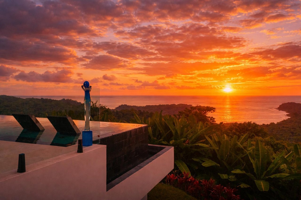Private Solar Powered Ocean View Villa, Ojochal, Puntarenas
