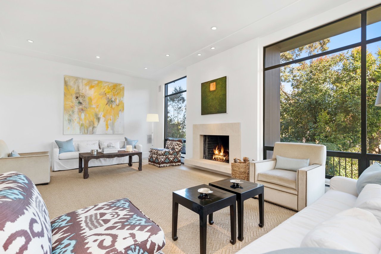 3,700sf+ Three Bedroom Condo With East Bay Views