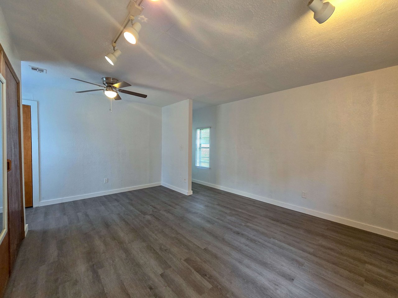 209 E Main St