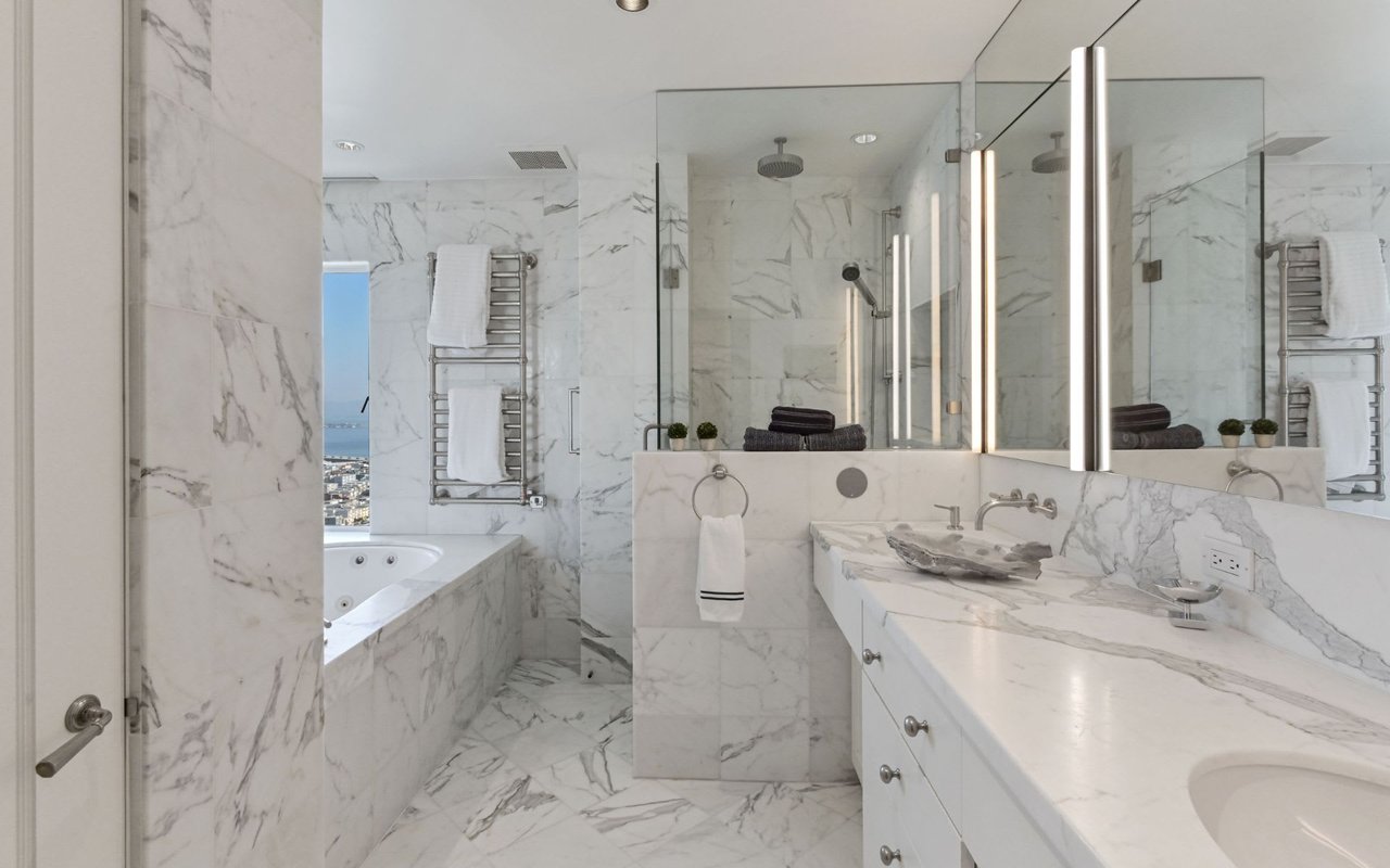  Prestigious Half Floor Apartment on Russian Hill