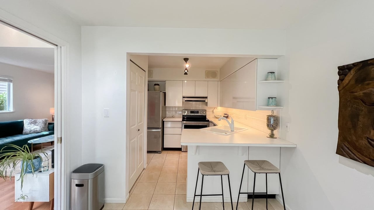 53-650 Roche Point Dr