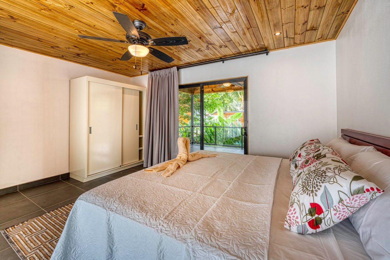 Modern Tropical Villas walking distance to Uvita Town