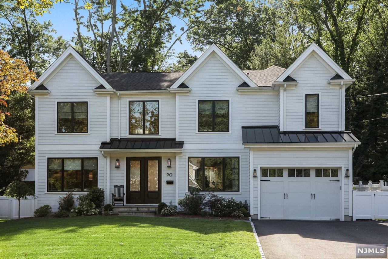 90 Forest Rd