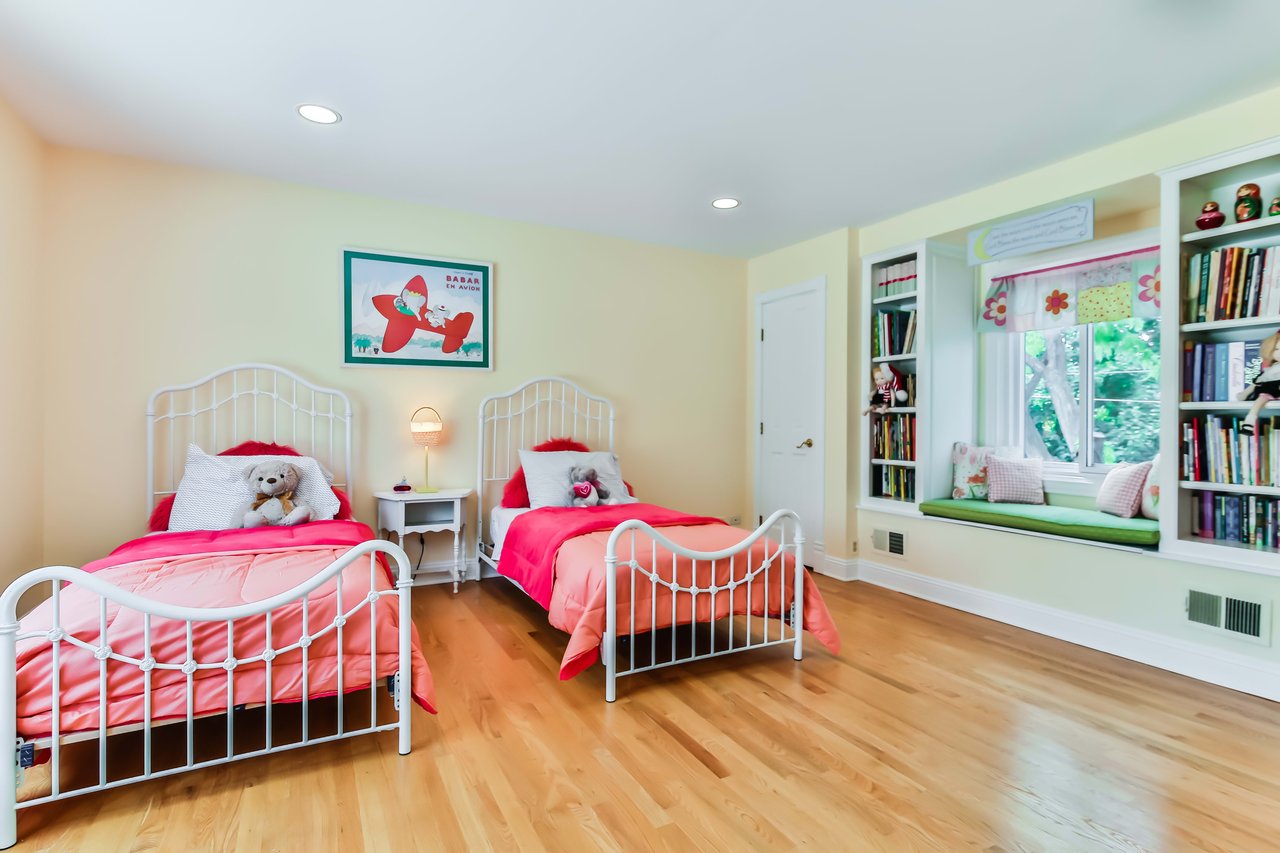 3806 N Alta Vista Ter