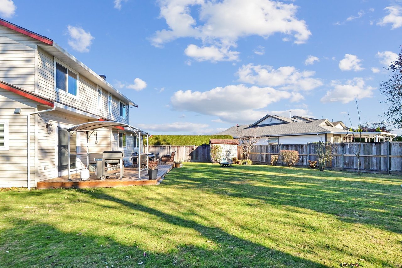 23003 Apple Grove