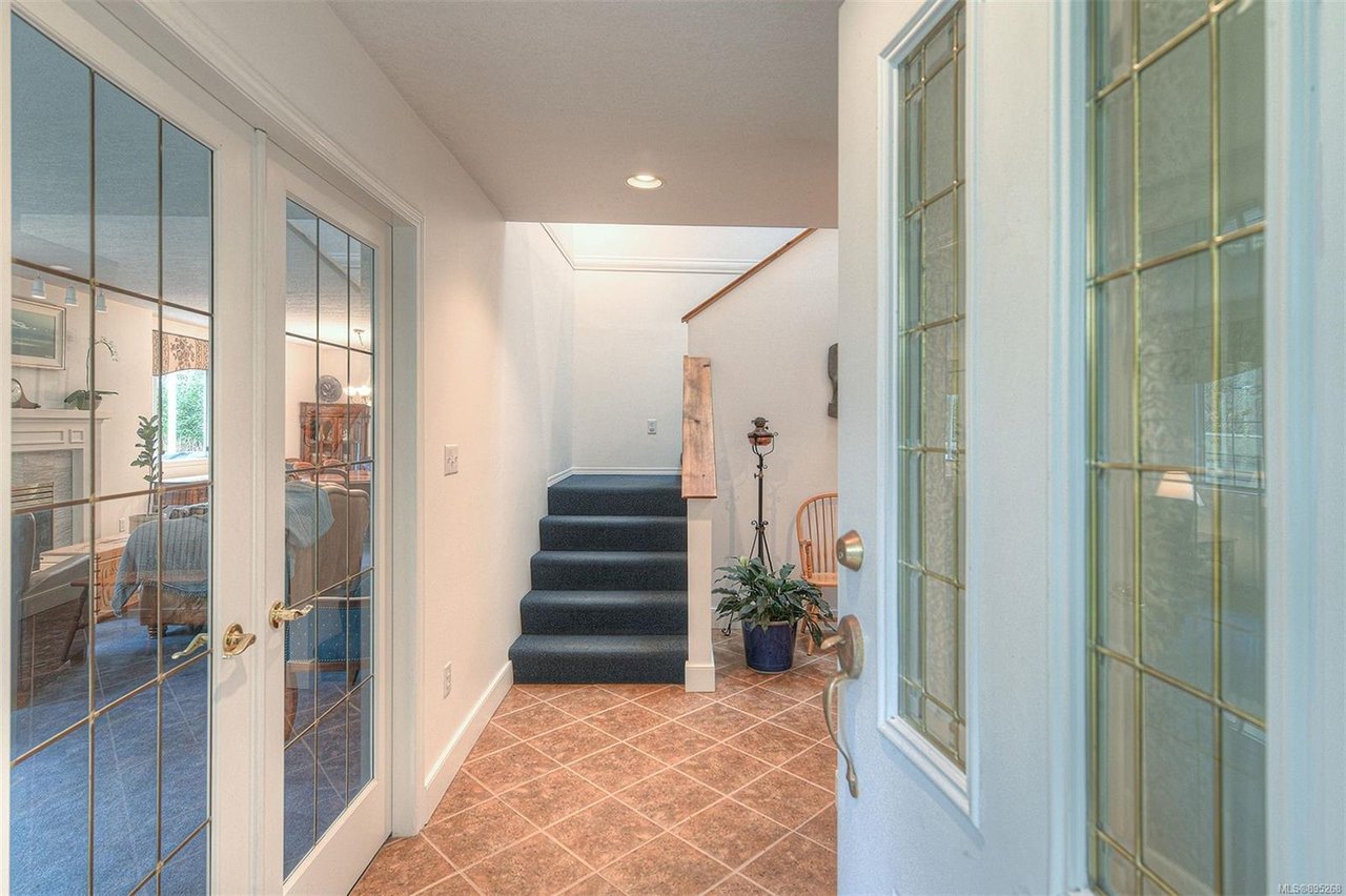 751 Helvetia Cres