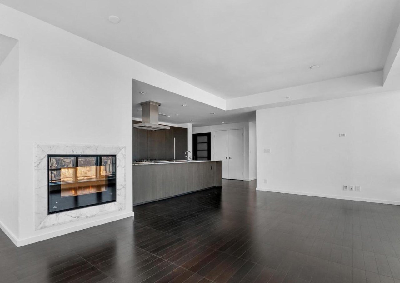 Suite 4806 -180 University Avenue