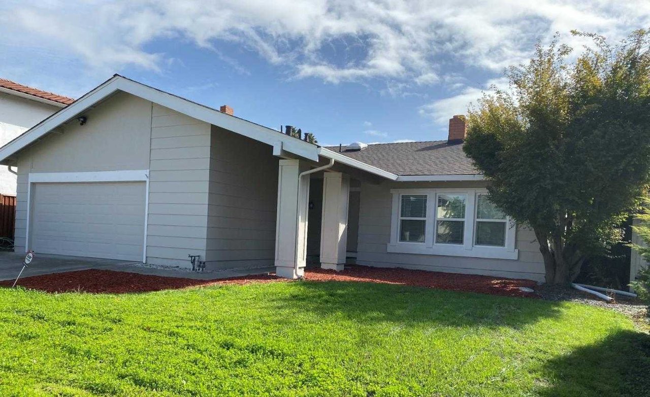 2338 Shade Tree LN