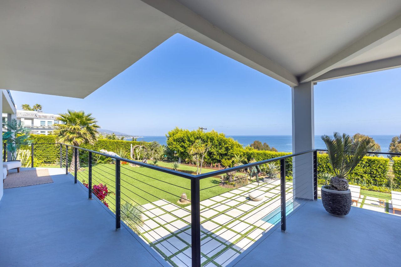 Malibu Luxury 4 BR Home w Pool and Ocean Views