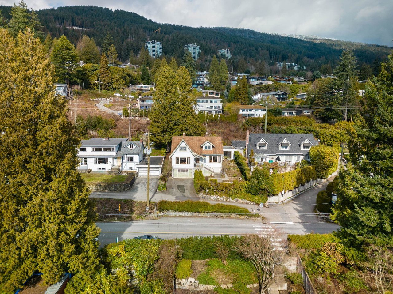 3379 Marine Dr