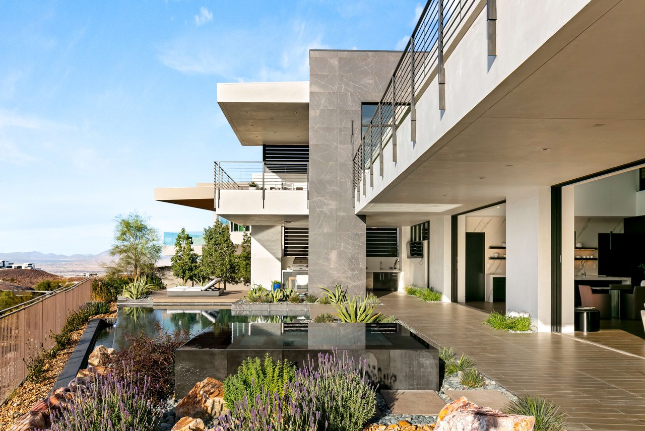 9 Boulderback Drive 
