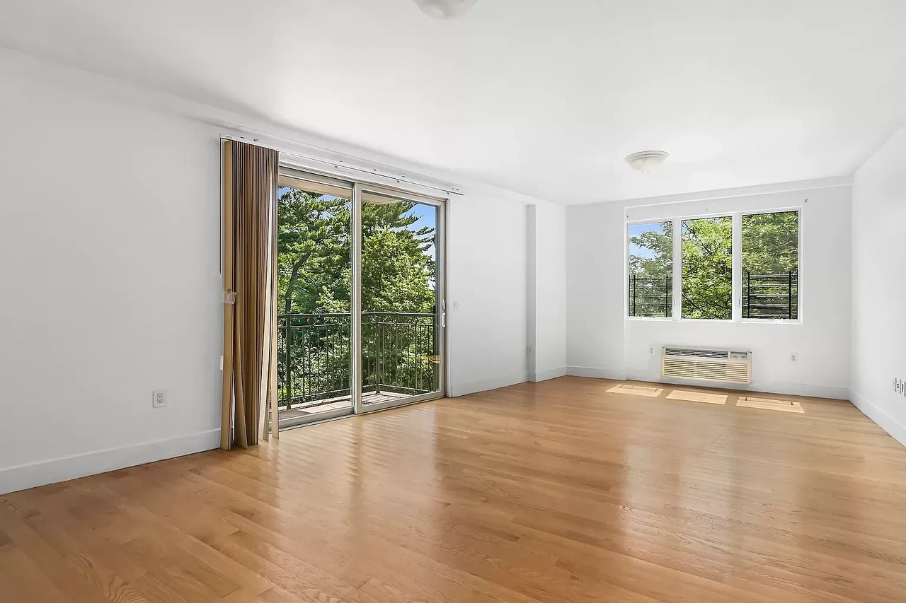 2155 Daly Ave, #4A