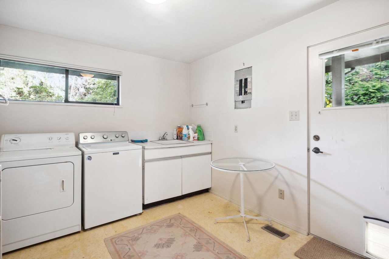 382 Mathers Ave