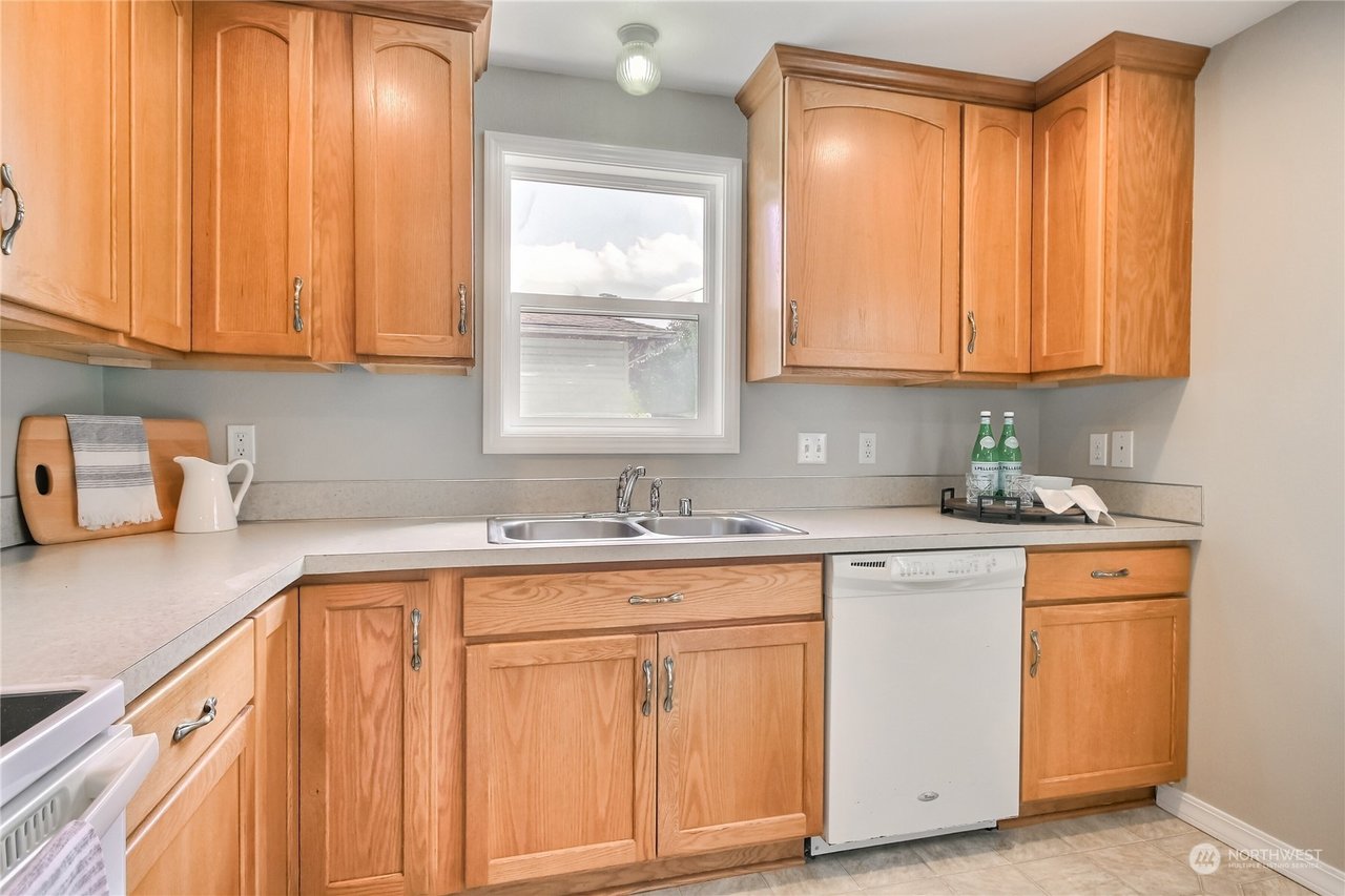 29 W Intercity Ave