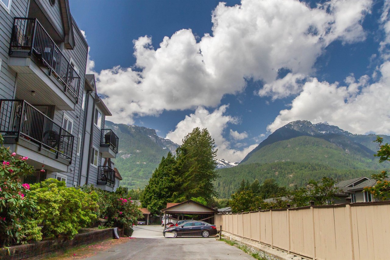 E103-40180 Willow Cres