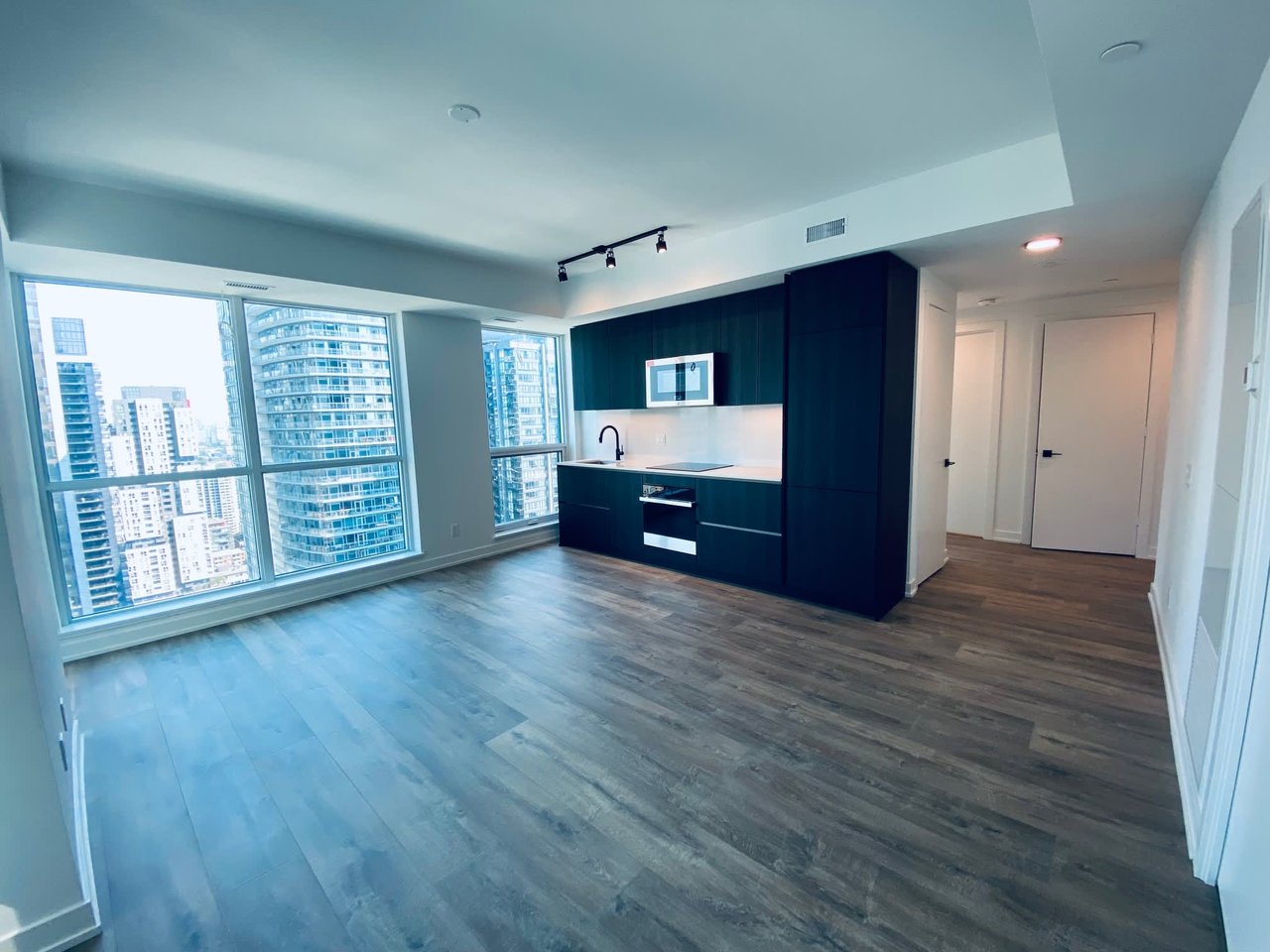 327 King St W Unit: 3805