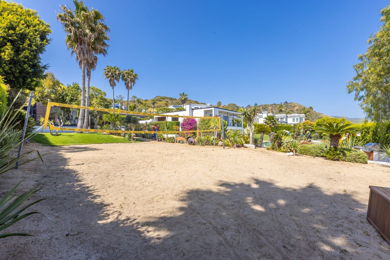 Malibu Luxury 4 BR Home w Pool and Ocean Views