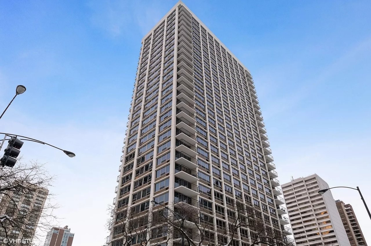 88 W Schiller St APT 3005L