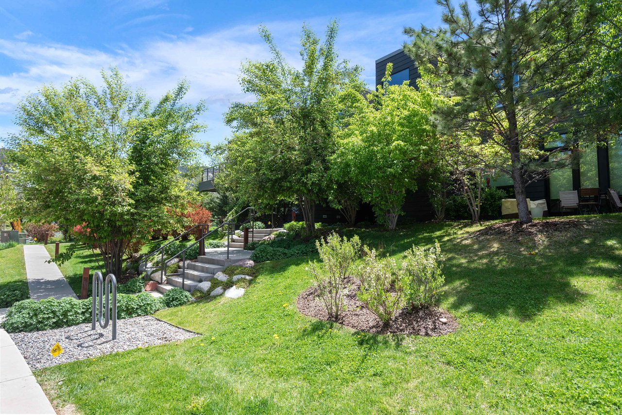 Stunning Top floor Park Modern Condo in Basalt 