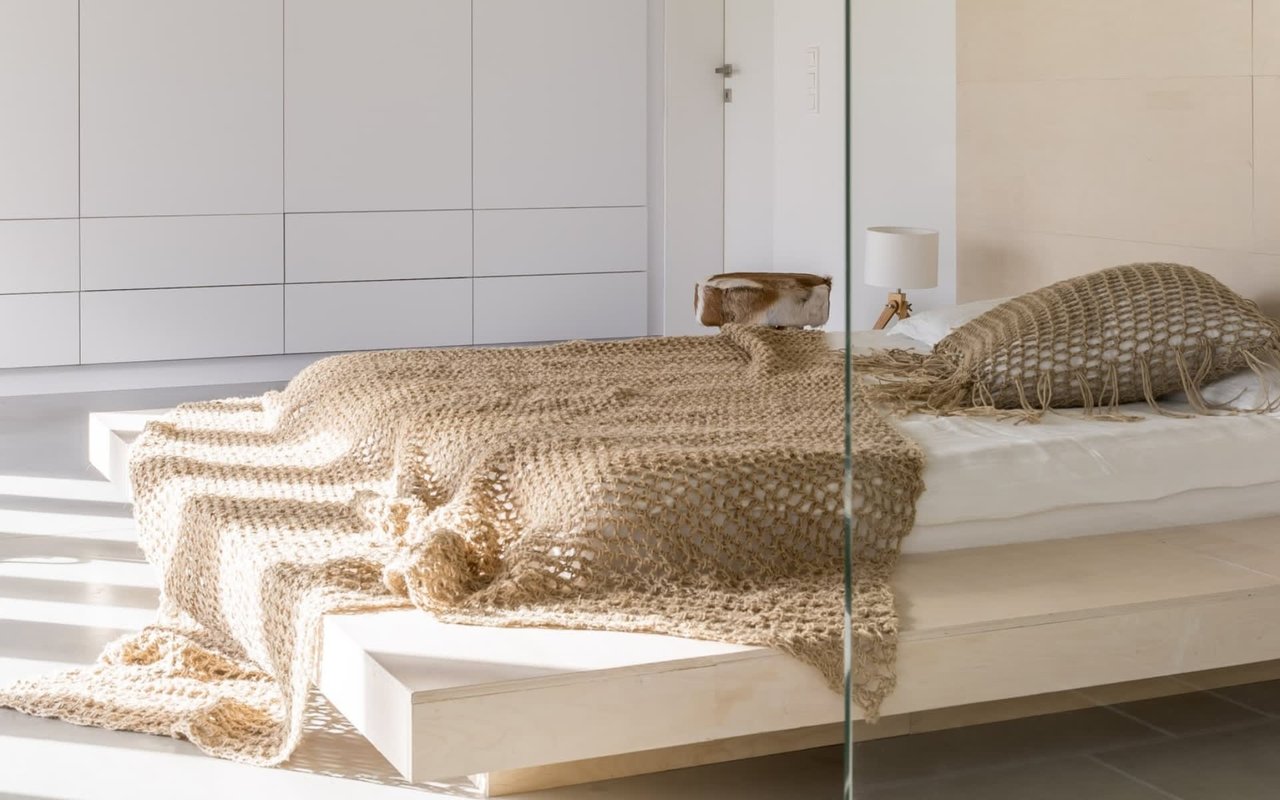 7 Smart Tips to Keep Your Home Safe From Burglars This Holiday Season