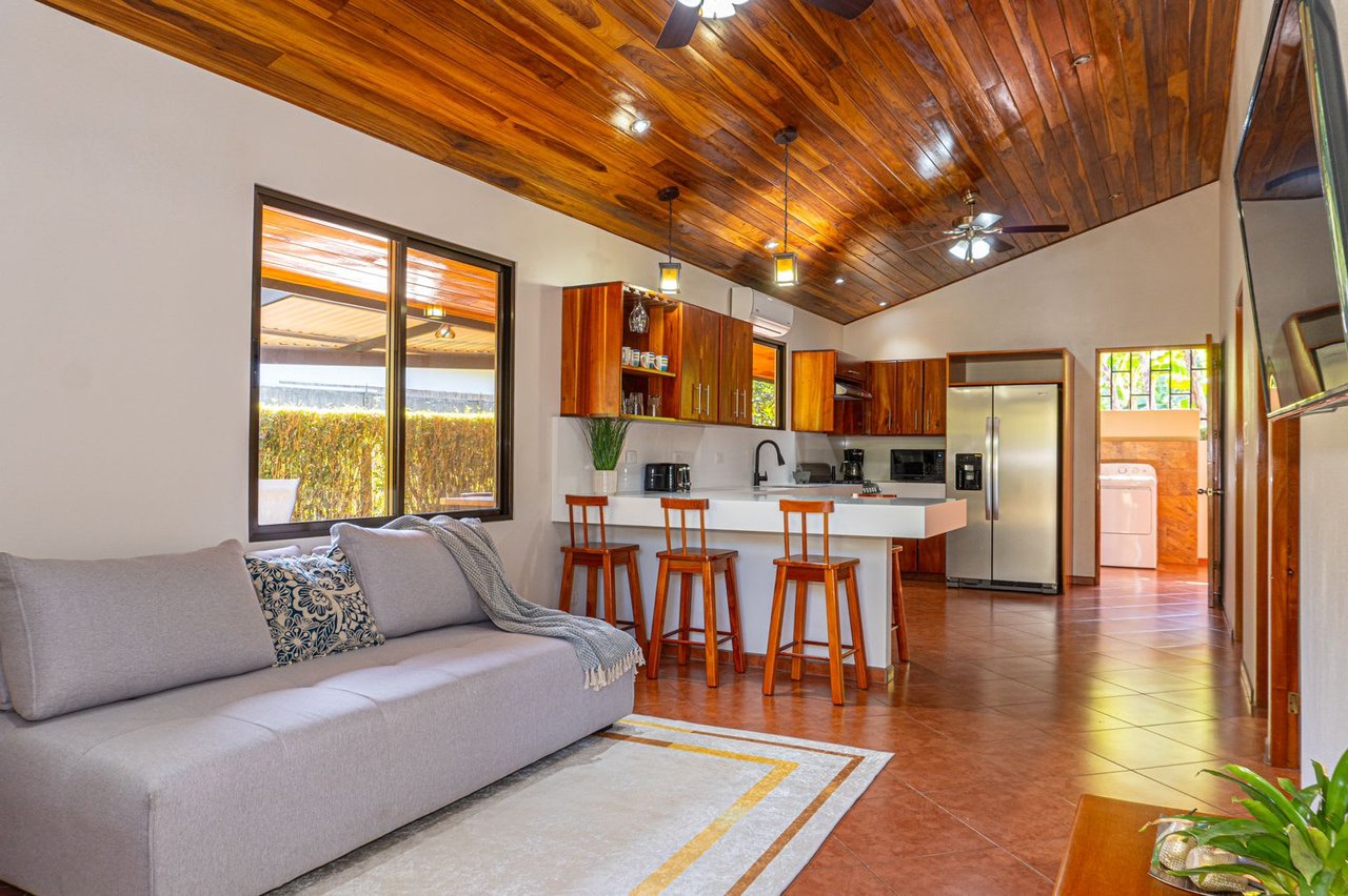 Cozy 2 Bed Room Casita in Uvita.  Walk to the Beach!