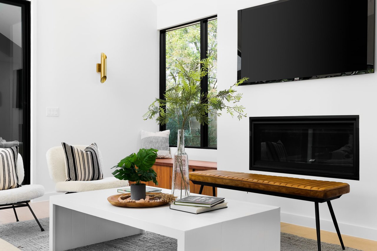 CRESTVIEW MODERN