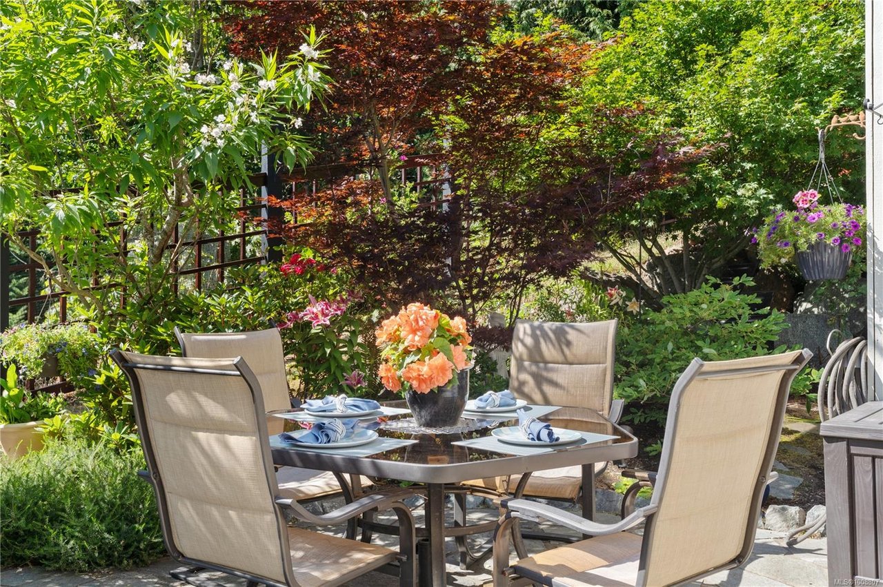 630 Granrose Terr, Colwood