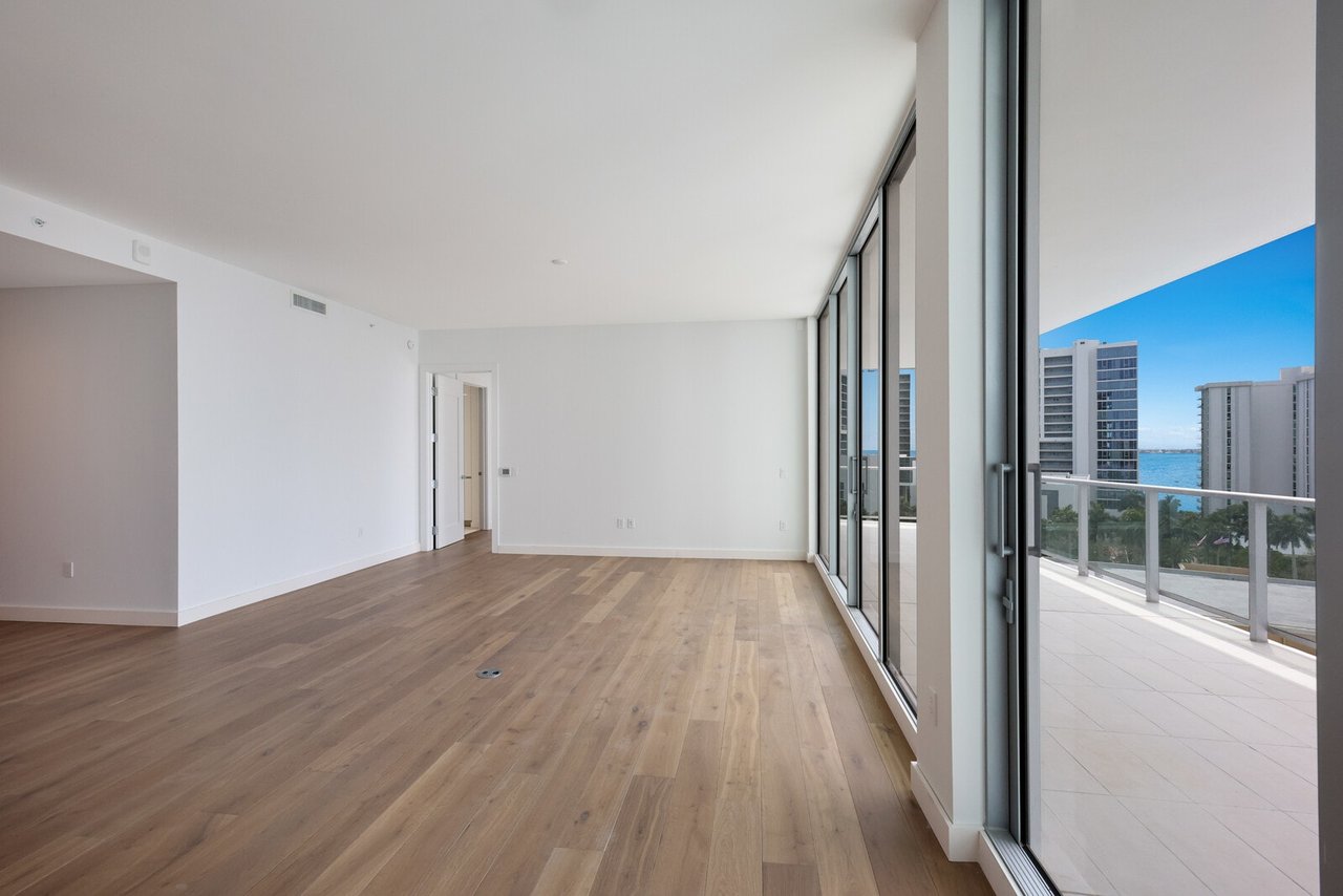 301 Quay Commons, #811