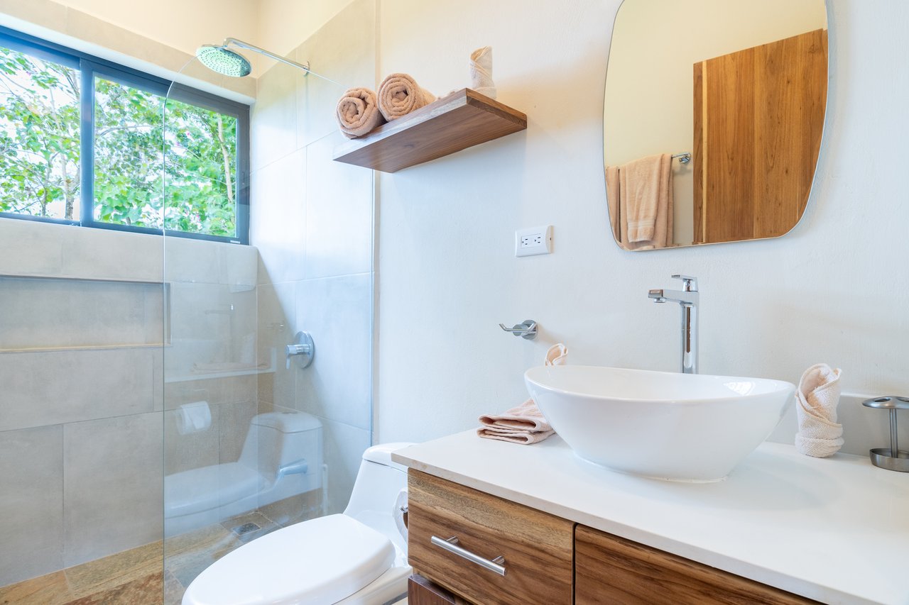 Contemporary Home and Guest House, Ojochal, Puntarenas