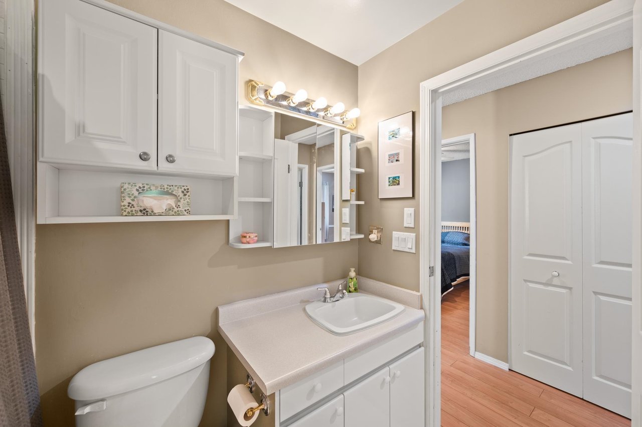 24-2830 W Bourquin Cres