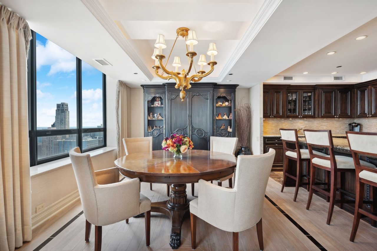 180 E PEARSON Street Unit: 4504
