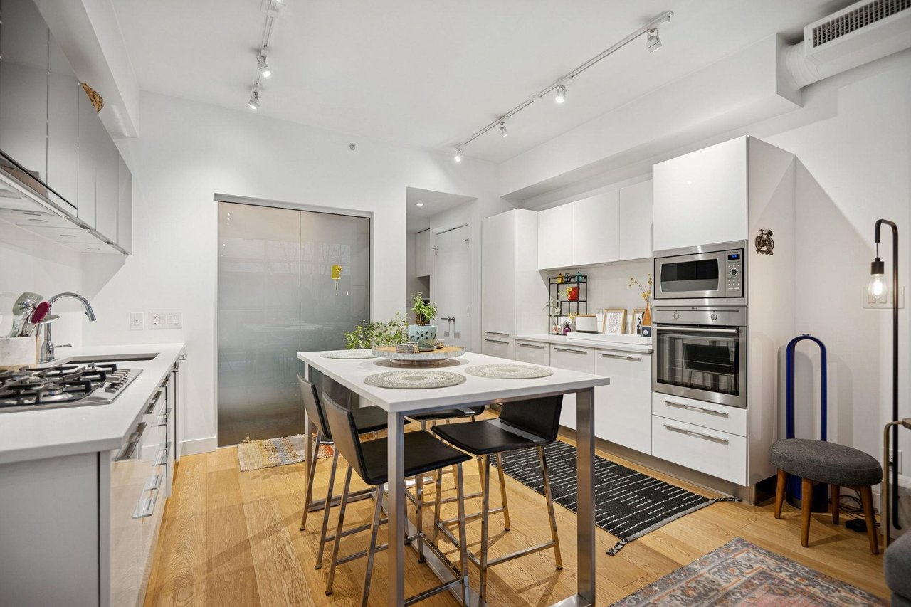 228-108 E 1st Ave