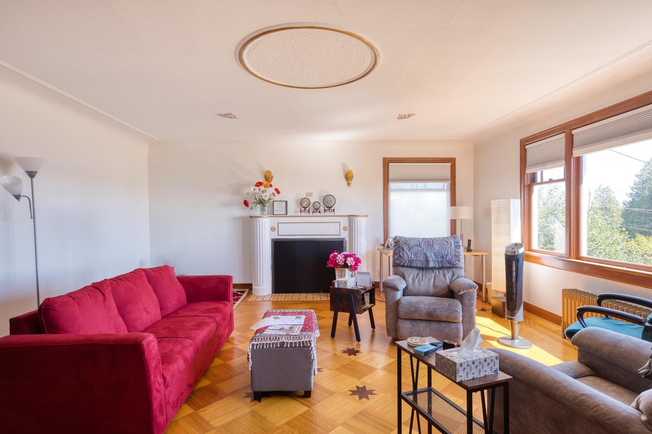 2613 Marine Dr