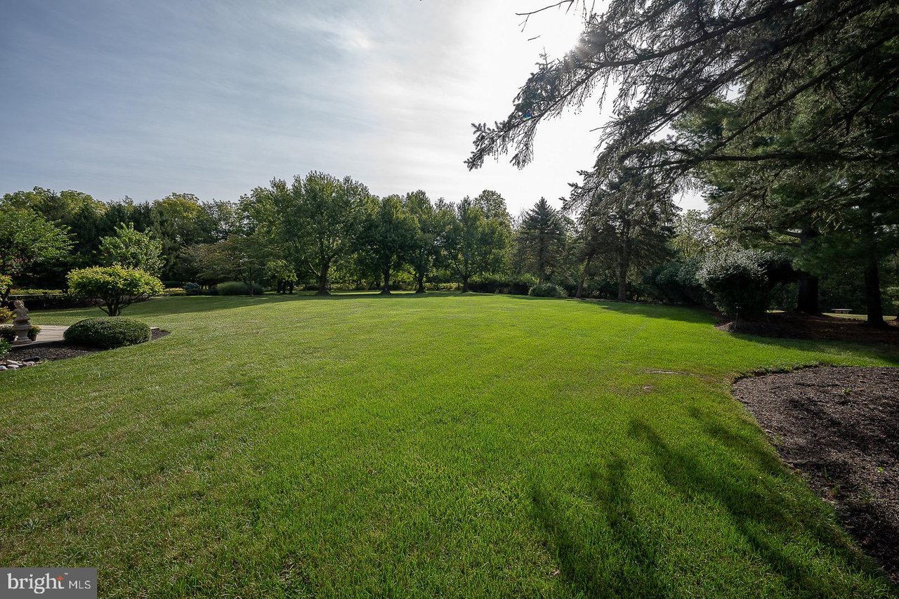 25 Autumn Hill Ln
