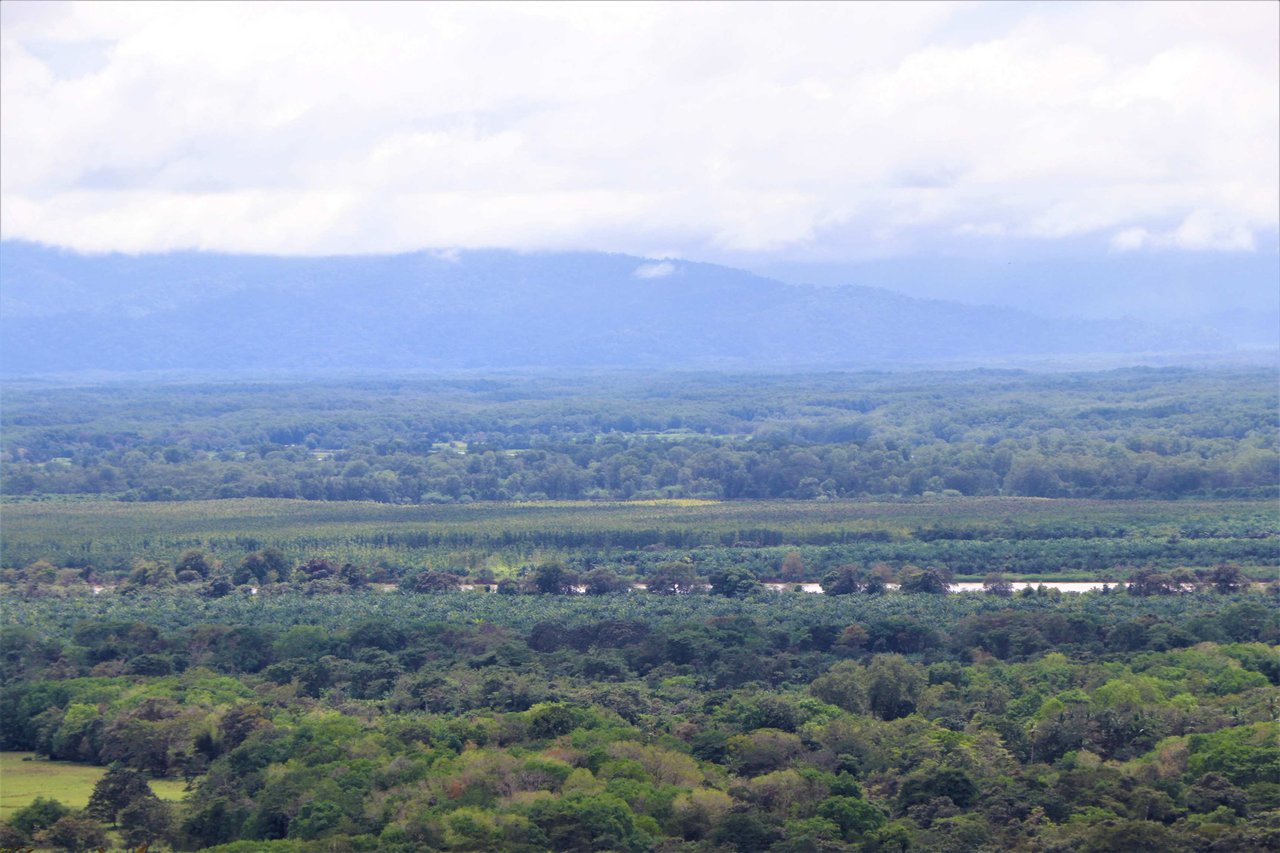 9 acres property with 360 panoramic views and 80m highway frontage
